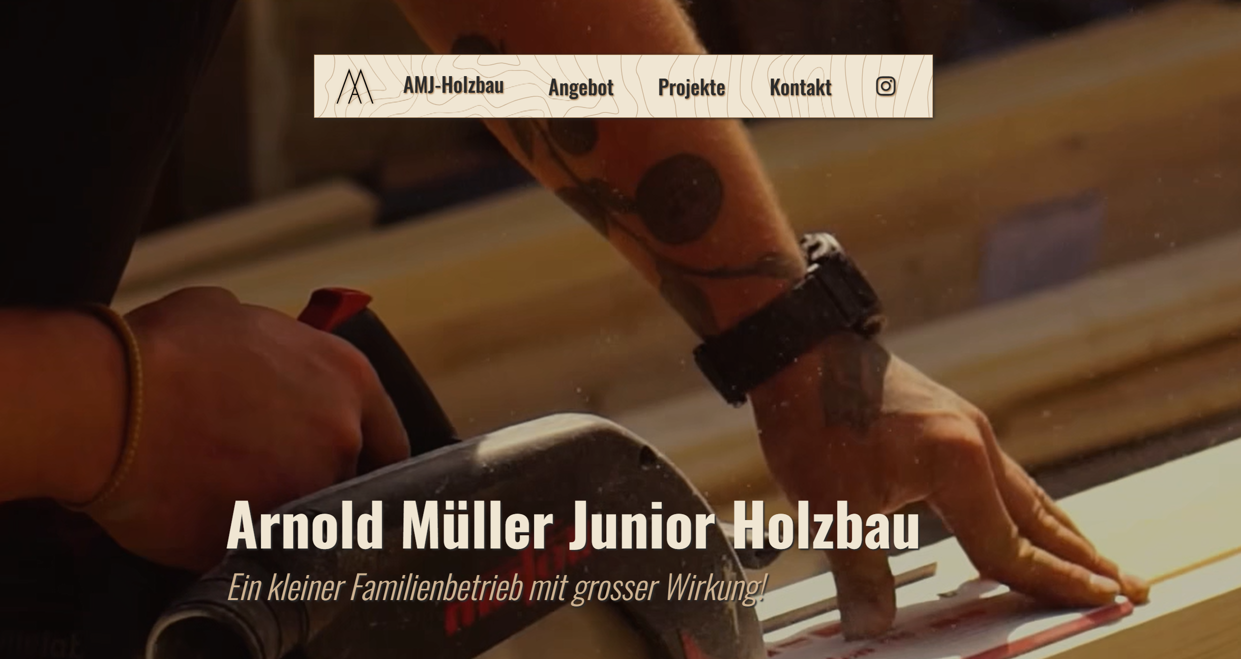 Screenshot der AMJ Holzbau Webseite - Startseite